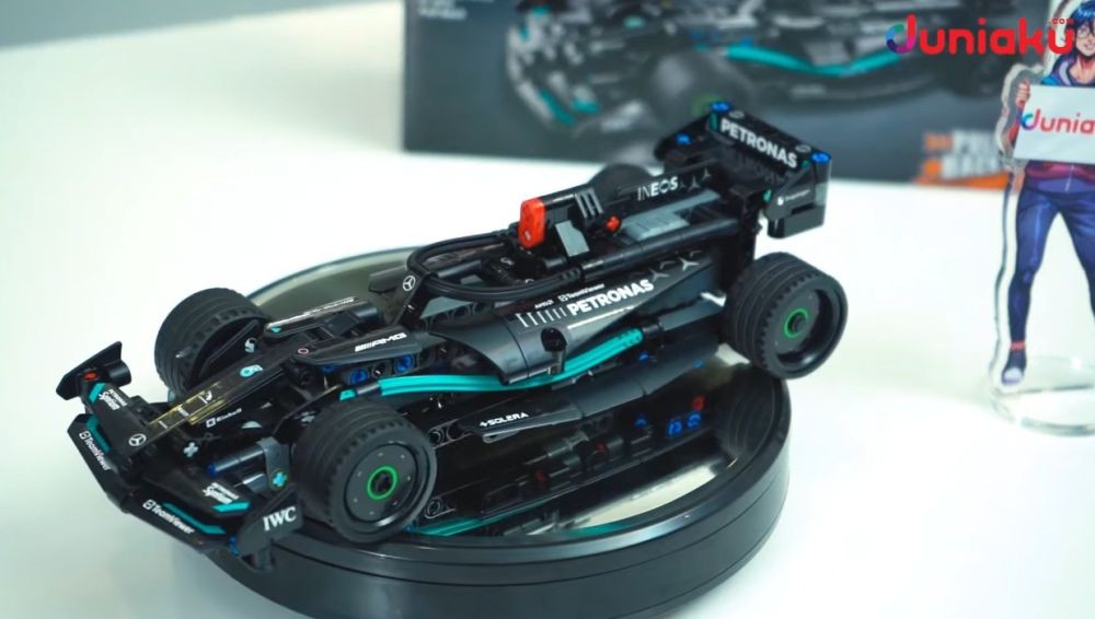 Review LEGO Technic Mercedes-AMG F1 W14 Pull-Back 42165!