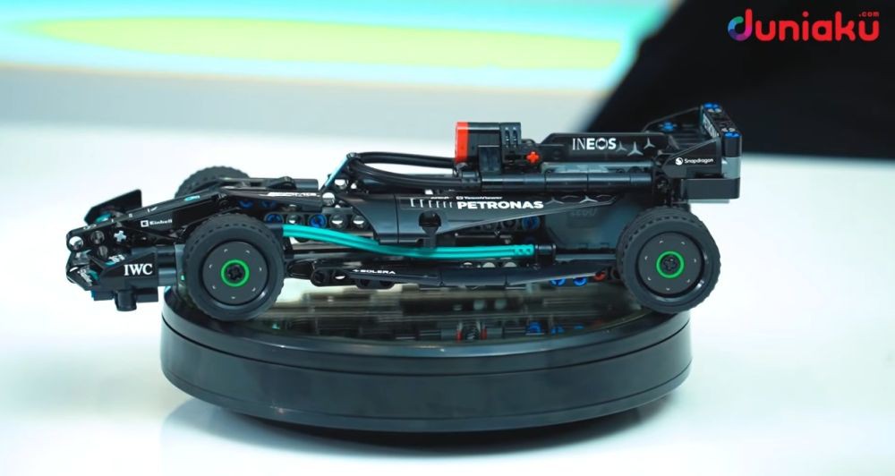 Review LEGO Technic Mercedes-AMG F1 W14 Pull-Back 42165!