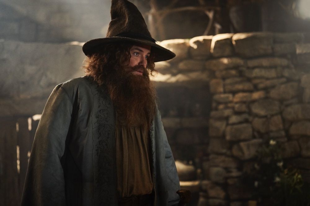 [Prime Video] Lord of the Rings_ The Rings of Power S2 — Stills — Tom Bombadil (Kredit foto_ Ross Ferguson – Prime Video) (4) Large.jpeg