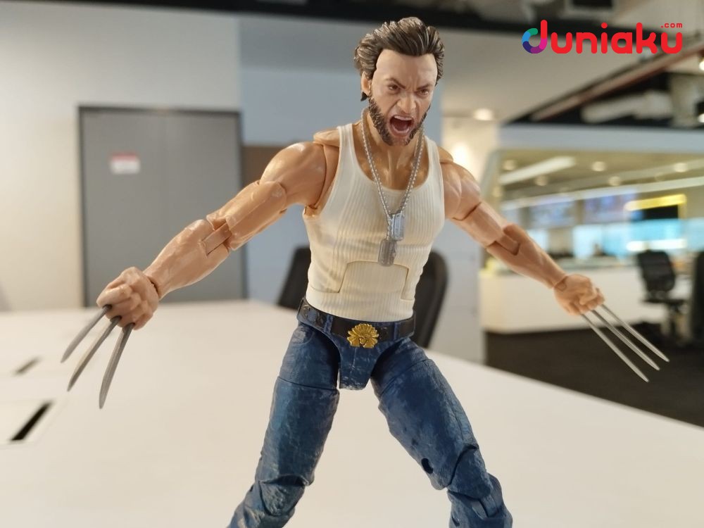 Marvel Legends Wolverine - 04.jpg