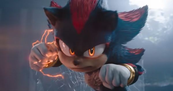 Shadow memfokuskan listrik pada tinjunya - Sonic the Hedgehog 3