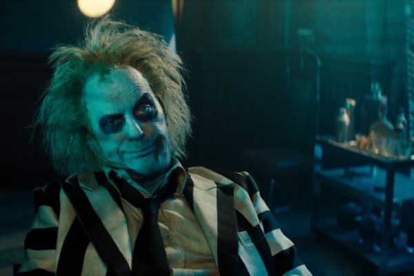 Review Beetlejuice Beetlejuice, Sebuah Sekuel yang Utuh