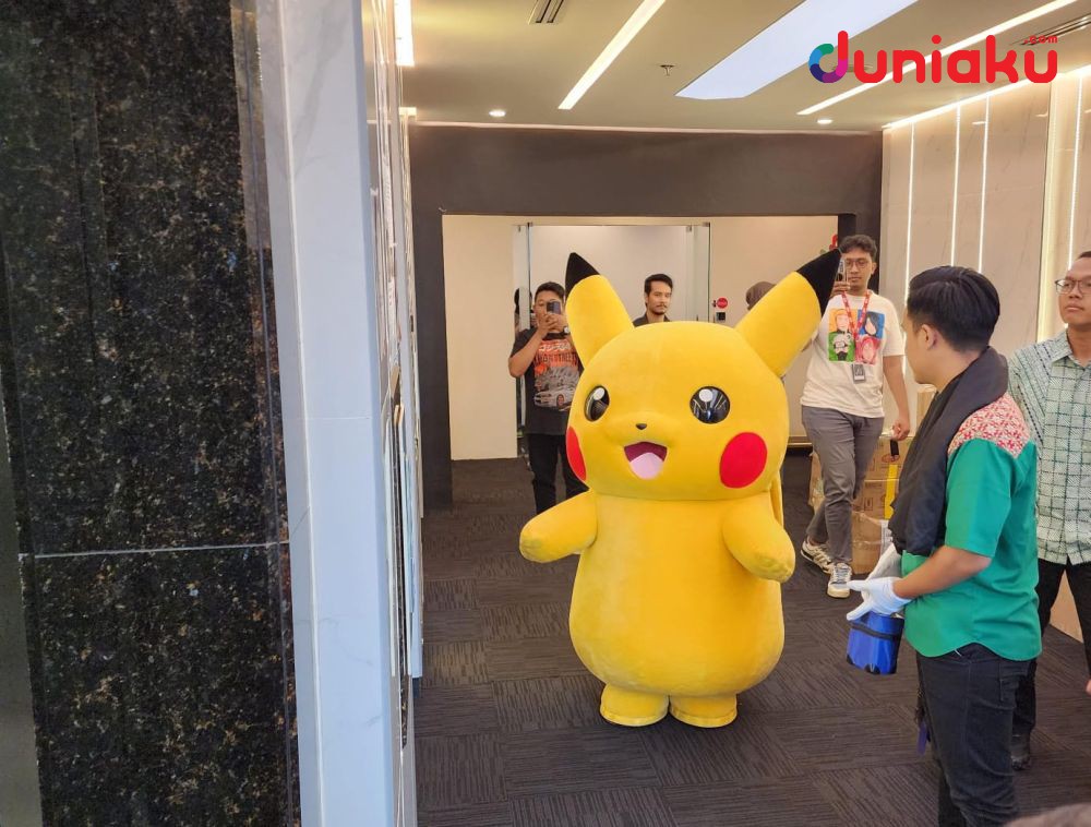 Pikachu di kantor duniaku 1.jpg