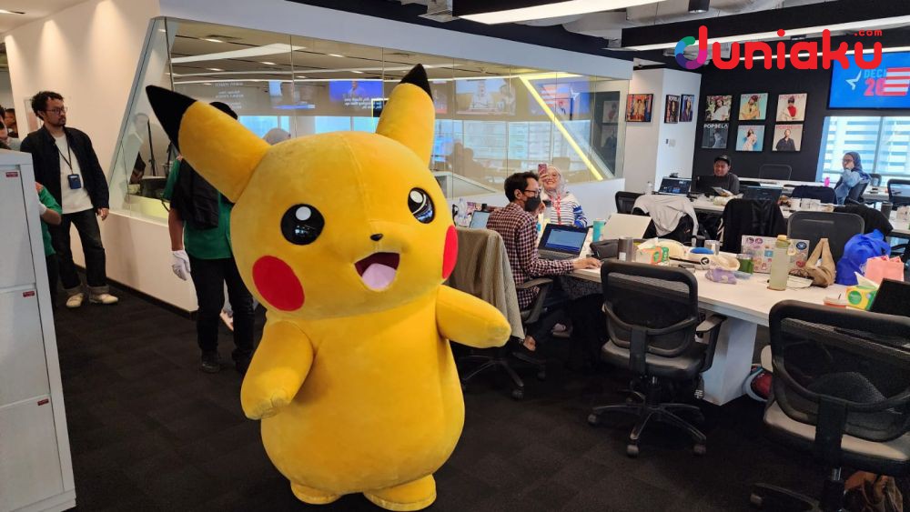 8 Potret Pikachu yang Main ke Kantor Duniaku.com! Heboh Banget!