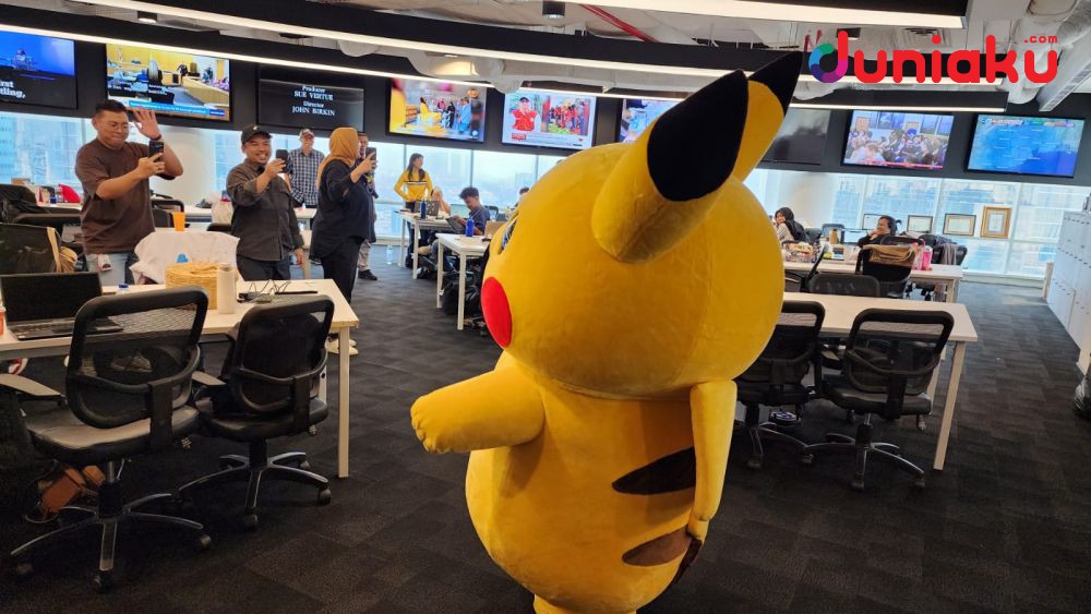 Pikachu di kantor duniaku 4.jpg