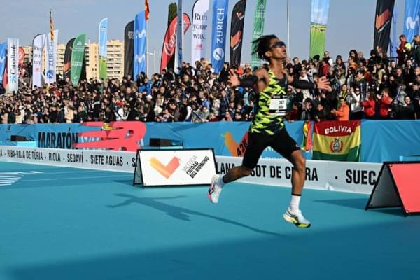 ASICS Dukung Robi Syianturi Pecahkan Rekor Nasional Marathon Valencia