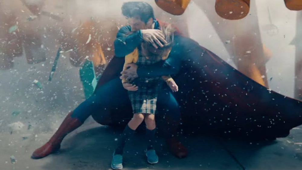 Superman_2025_teaser_trailer_screenshot_Superman_saving_little_girl.jpg