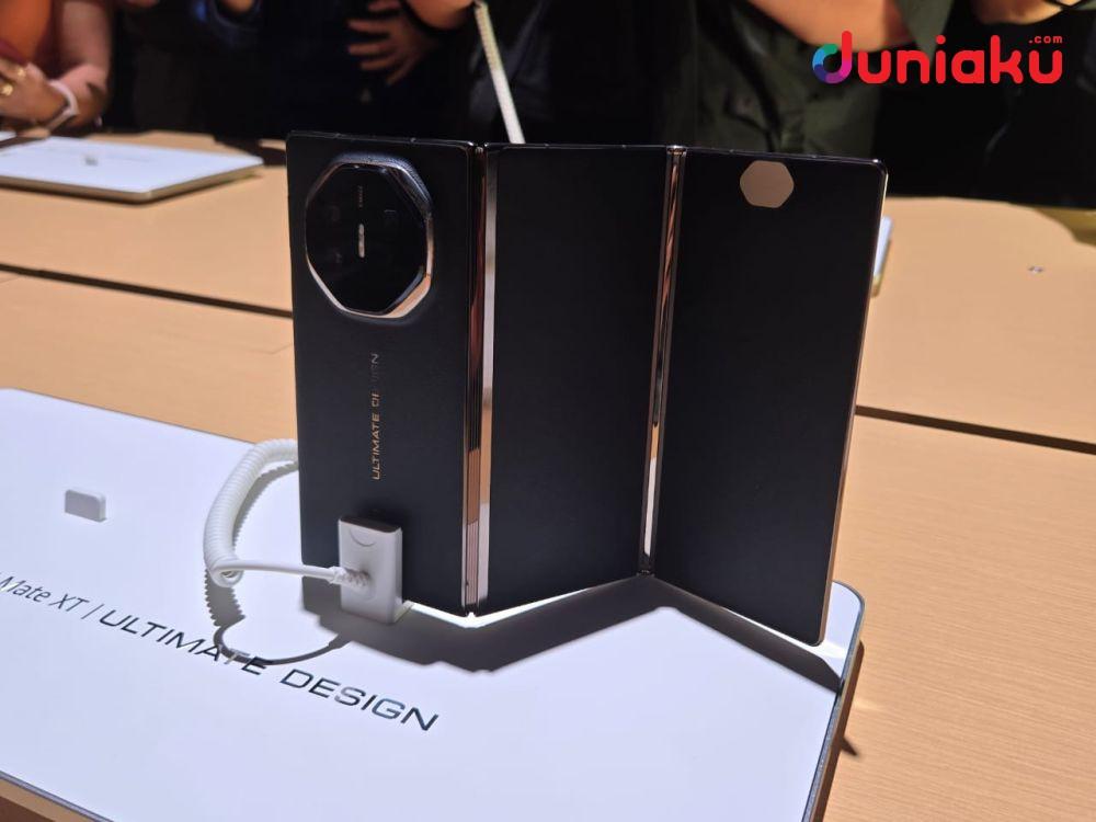 Huawei Mate XT Ultimate Design - 06.jpeg