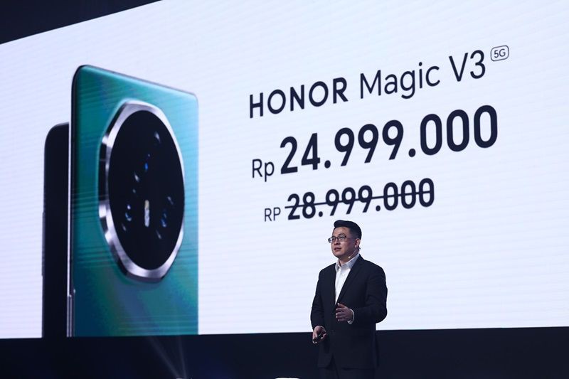 Justin Li, President of HONOR South Pacific, dalam acara HONOR HAI Indonesia First Official Launch Event mengungkap harga serta penawaran produk terbaru HONOR di Indonesia.JPG