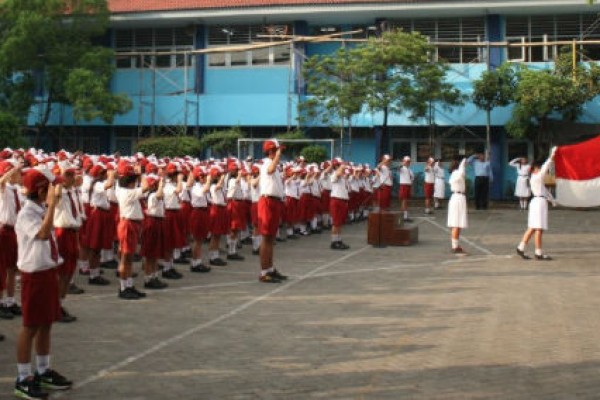 Pasti 13 Hal Ini Yang Kamu Lakukan Saat Upacara Bendera