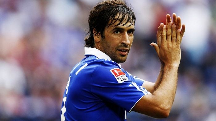 November 2015, Raul Gonzalez Putuskan Pensiun dari Dunia Sepak Bola