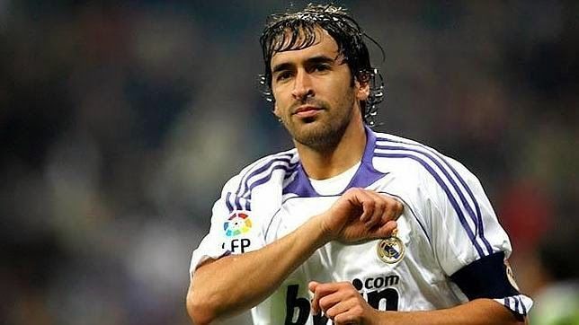 November 2015, Raul Gonzalez Putuskan Pensiun dari Dunia Sepak Bola