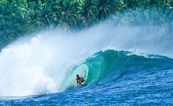 WSL Krui Pro 2022 Dibuka, Sandiaga: Tanjung Setia Spot Surfing Terbaik