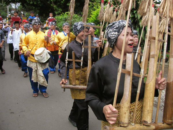 Cara Pemprov Jabar Mengenalkan Budaya Sunda pada Milenial