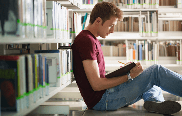 Gambar Orang  Sedang Membaca  Buku Di Perpustakaan Tempat 