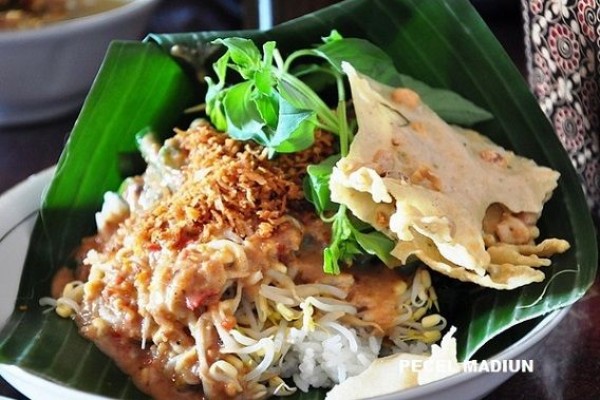 Sedang Berada di Kediri? Nikmati Kuliner Pecelnya