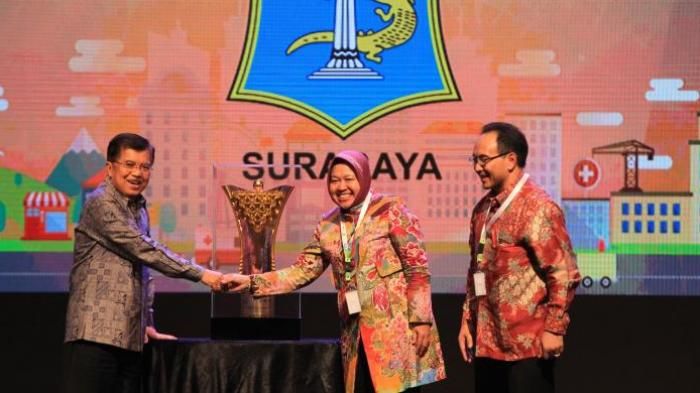 Risma Bakar Semangat Warga Surabaya Agar Siap Hadapi Pasar Bebas