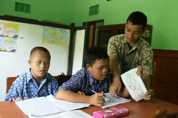 Menjadi Guru Sekolah Minggu yang LUAR BIASA!