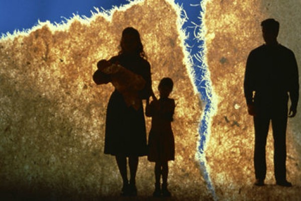 Duniamu Tidak Berhenti Berputar Hanya Karena Orang Tuamu Berpisah