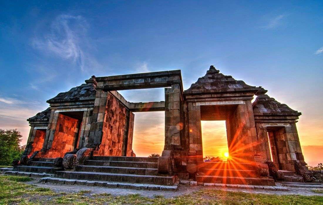 sunset-di-candi-ratu-boko-e3f8f4f2fc40e2a96c22a6f0c16d298e.jpg