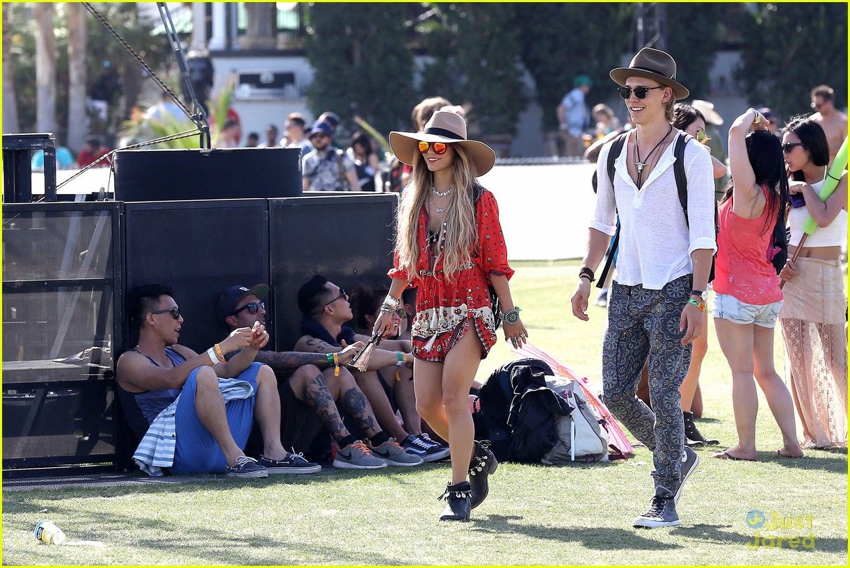 vanessa-hudgens-austin-butler-hot-hat-couple-05-6b705b584cc20c322c2f84b21b22489f.jpg