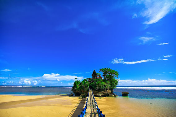 25 Pantai Tercantik di Pulau Jawa yang Bikin Kamu Lupa Sama Rumah!