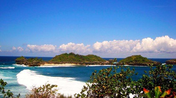 25 Pantai Tercantik di Pulau Jawa yang Bikin Kamu Lupa Sama Rumah!