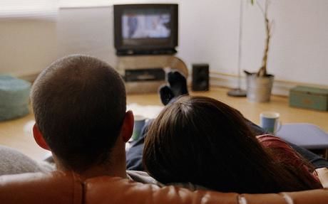 gambar 2 - hal romantis yang dapat dilakukan saat nonton bareng pasangan