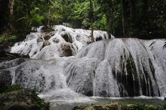 13 Wisata Sulawesi Tengah yang Bikin Matamu Makin Segar