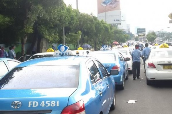 Kembalikan Kepercayaan Penumpang, Blue Bird Buka Layanan Taksi Gratis 24 Jam