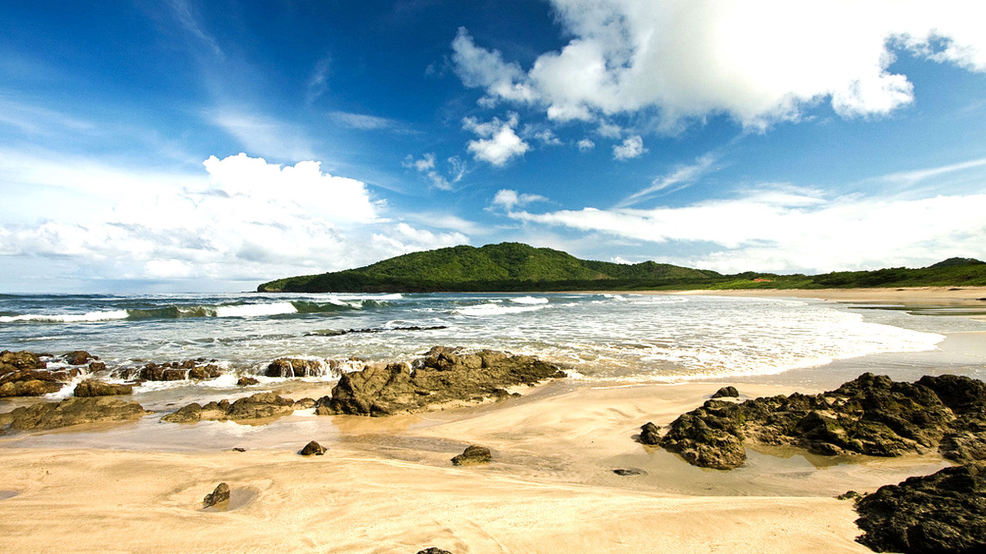 Daftar 10 Pantai  Terindah di  Dunia Coba Tebak Indonesia 