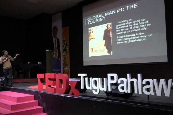 Konferensi TEDxTuguPahlawan: Saatnya Jadi Generasi Muda yang Tampil Beda!