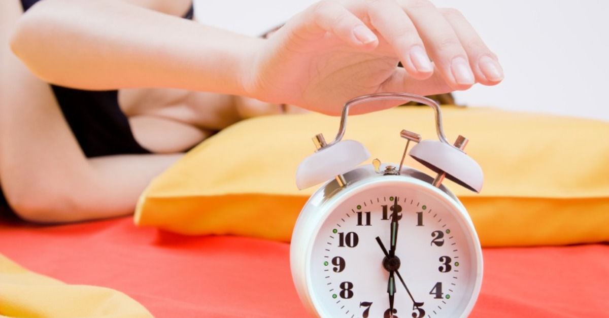 7 Fakta Bunyi Alarm Bangun Tidur yang Kencang Berbahaya buat Psikismu!