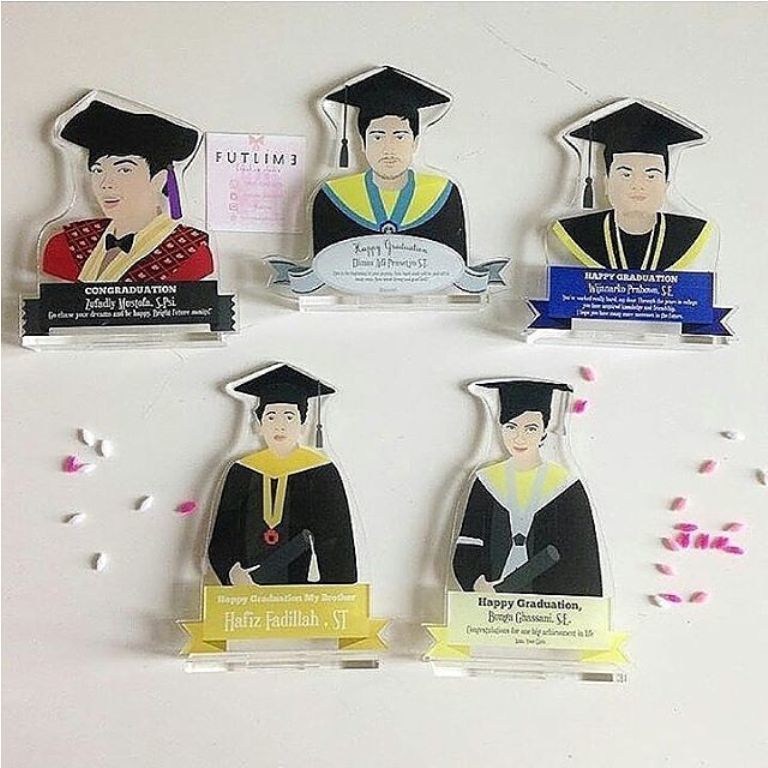 10 Hadiah Wisuda  Istimewa yang Bisa Kamu Berikan ke Teman