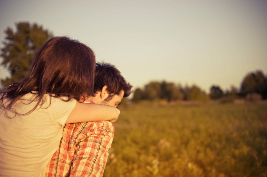 9 Tanda Nyata Kalau Kamu Sudah Terjebak Hubungan Kakak-Adik Zone