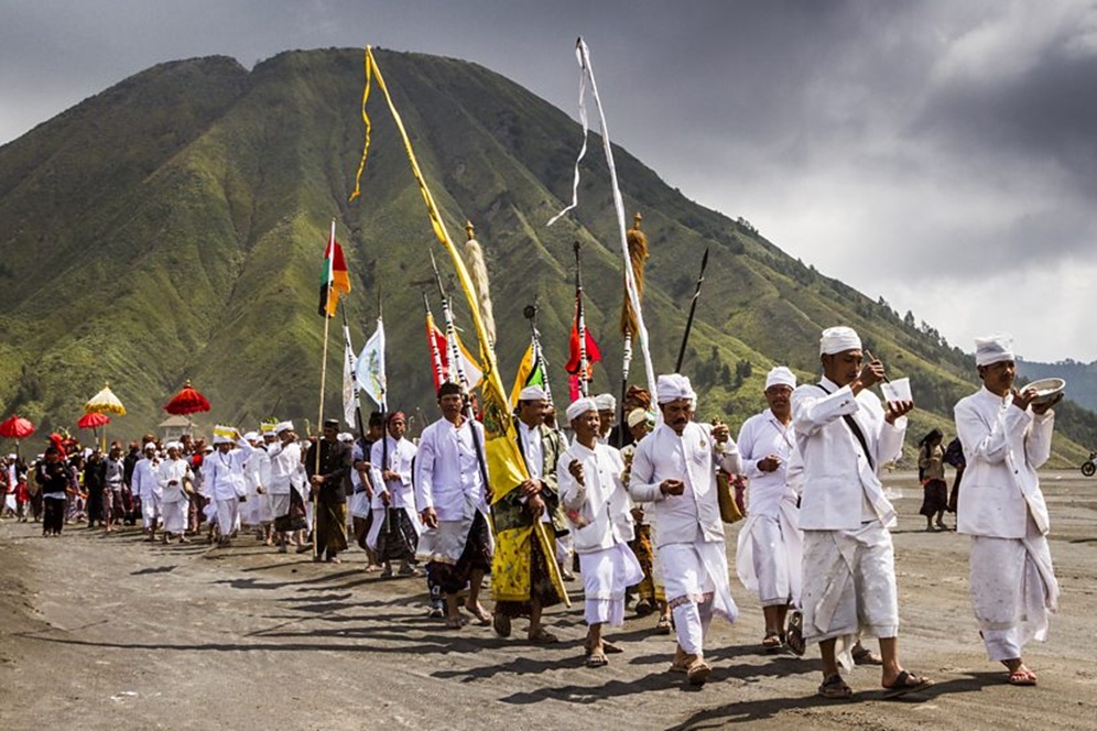 Kisah Di Balik Upacara Dan Cerita Mistis Gunung-gunung Di Indonesia