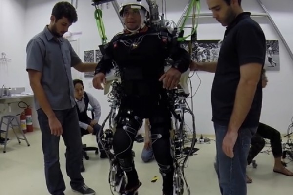 Masa Depan Telah Tiba? Teknologi Baju Robot yang Membuat 