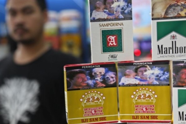 Heboh Isu Harga Rokok Sudah Naik, Pria Ini Borong 220 