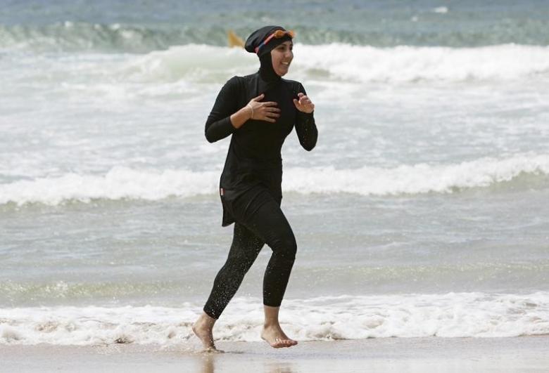 Wanita Ini Didenda Karena Pakai Baju  Renang Muslim  di 