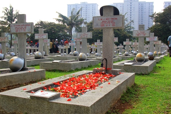Punya Nyali? Ini 9 Kuburan Paling Terkenal di Indonesia 