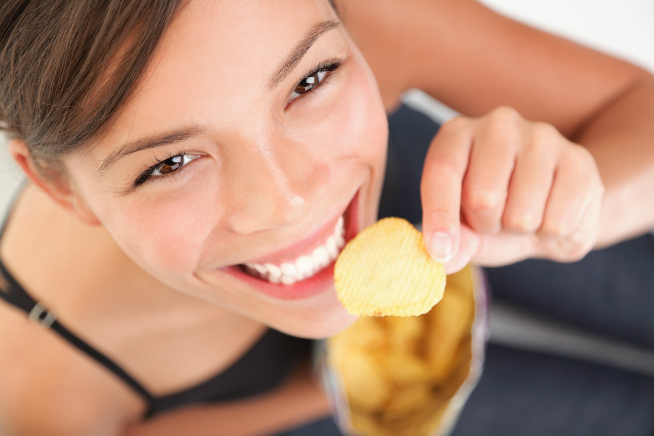 girl-eating-chips-162143e2b0d18f569a66af95cbd5fa18.jpg