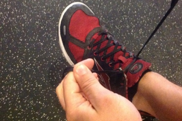 10 Cara Mengikat Tali Sepatu yang Benar Untuk Berolahraga