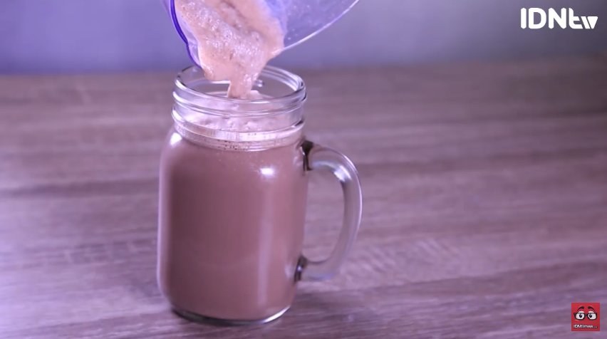 Segarkan Siangmu Dengan Triple Chocolate Milkshake Yang Bisa Kamu Bikin Sendiri