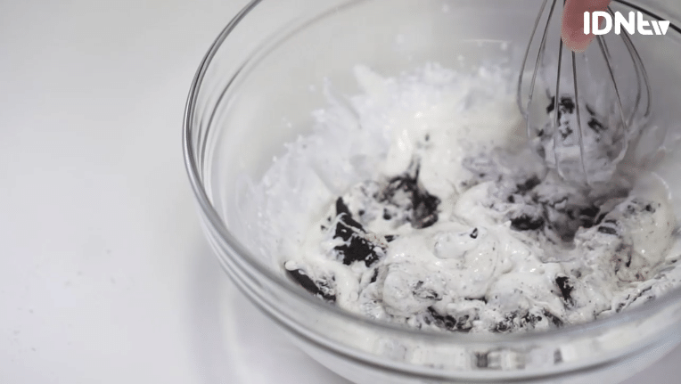 Bikin Kesayanganmu Meleleh dengan Oreo Macaroon yang Mudah 