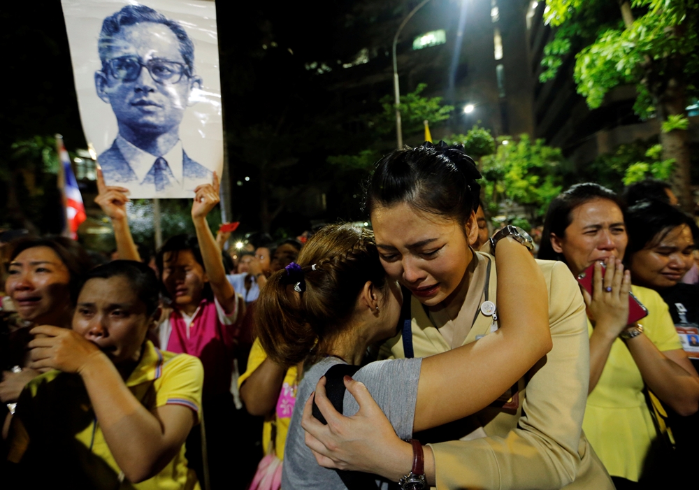 2-antarafoto-king-bhumibol-died-thailand-131016-11d1b849cc0f3ae1dc3b567488858836.jpg