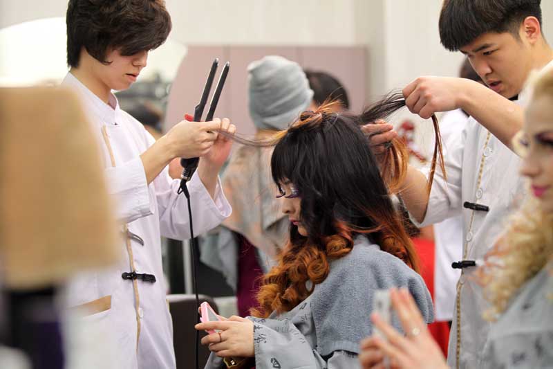 Tradisi Potong Rambut  Paling Aneh di Dunia Berani Coba 