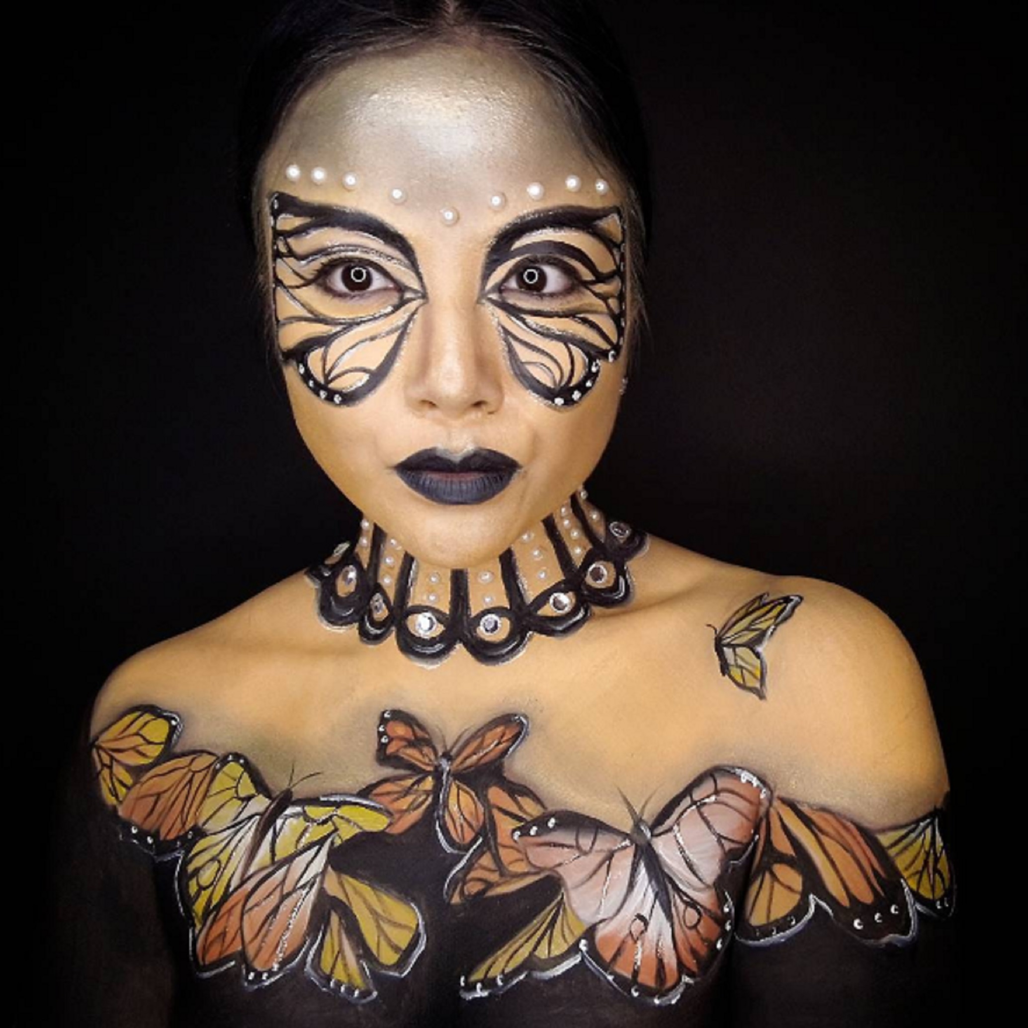 18 Kecantikan kupu kupu dalam kegelapan malam pun tetap berkilau indah Polesan Makeup