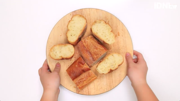 Nikmat! Resep Mac and Cheese Stuffed Bread Ini Bikin Ketagihan!