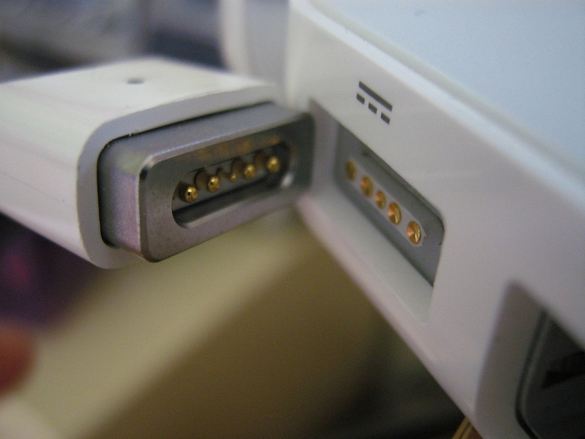 magsafe-e35f4e172118344936acbc7d1eefbe7f.jpg