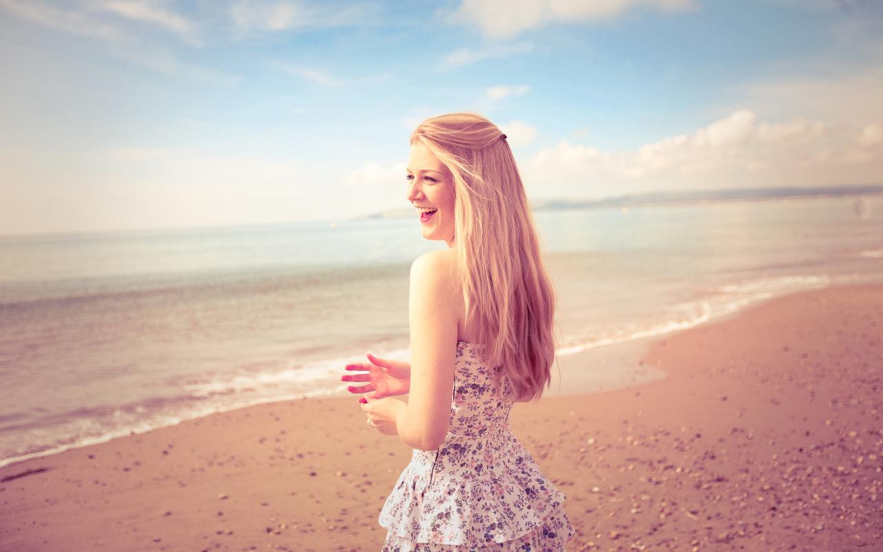 tumblr-static-on-beach-girl-photography-facebook-timeline-cover-1280x800-66714-9aa605590587bd9e55c5483063aecdcd.jpg